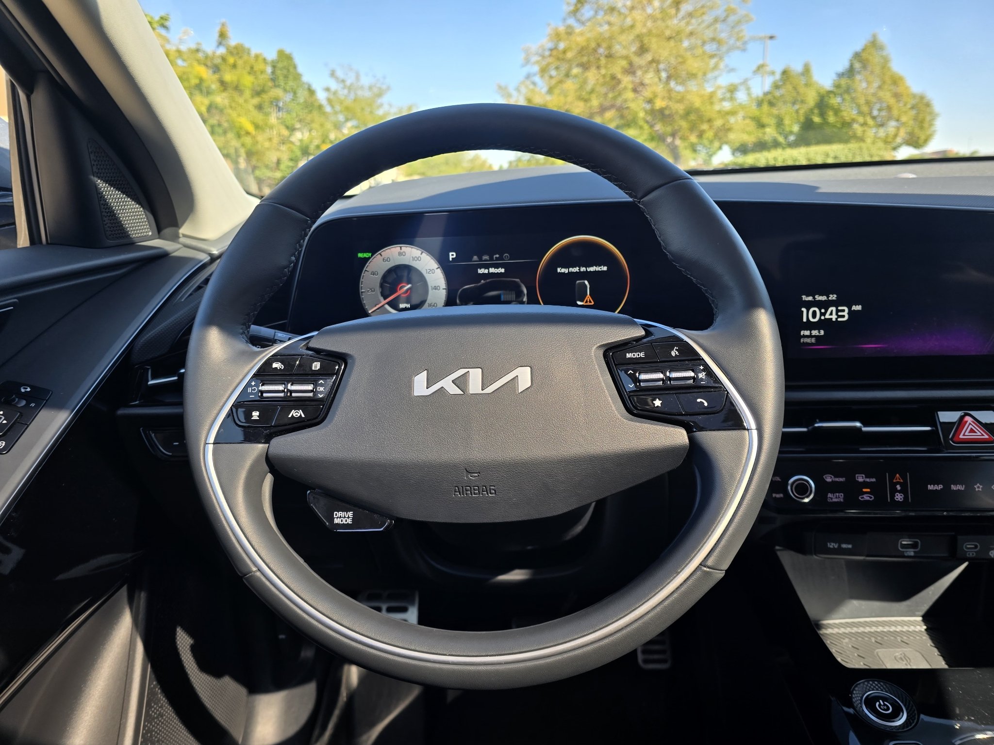 Used 2023 Steel Gray Kia Wave image 27