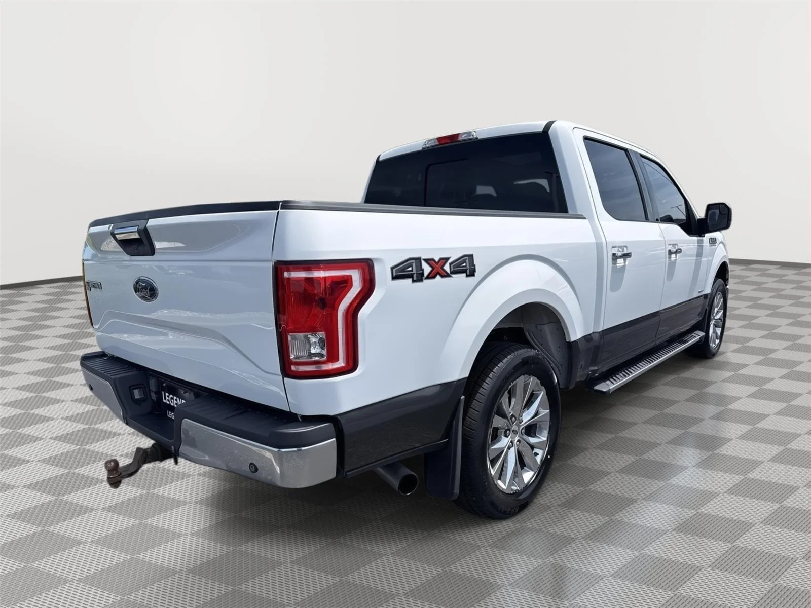 Used 2016 Oxford White/Magnetic Metallic Ford XLT image 13