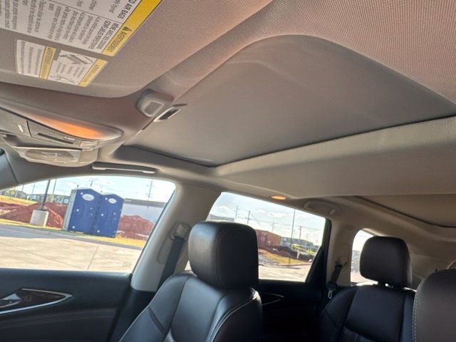 Used 2019 White INFINITI LUXE image 11