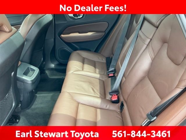 Used 2019 White Volvo T5 Momentum image 20