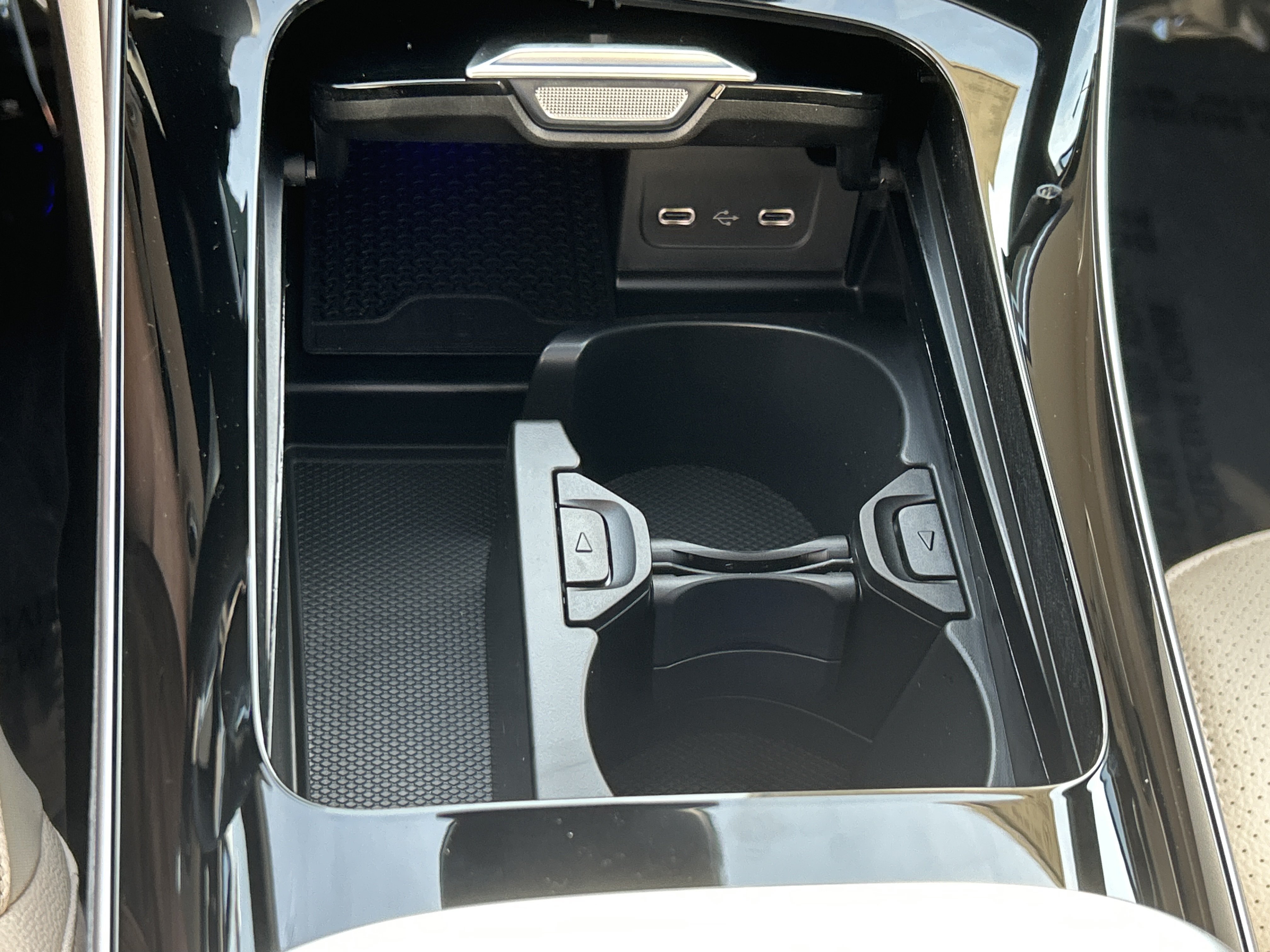 New 2026 MANUFAKTUR Moonlight White Metallic Mercedes-Benz C 300 Sedan image 32