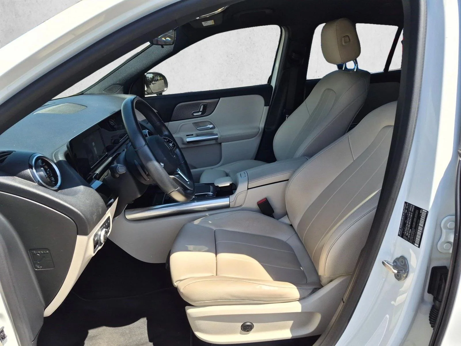 Used 2021 Polar White Mercedes-Benz GLA 250 image 10