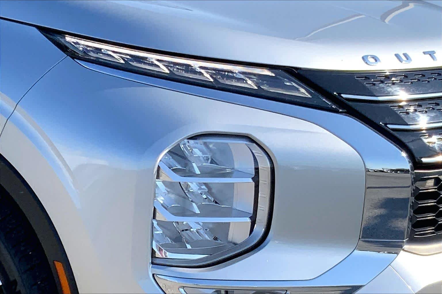 Used 2022 Alloy Silver Metallic Mitsubishi SE image 24