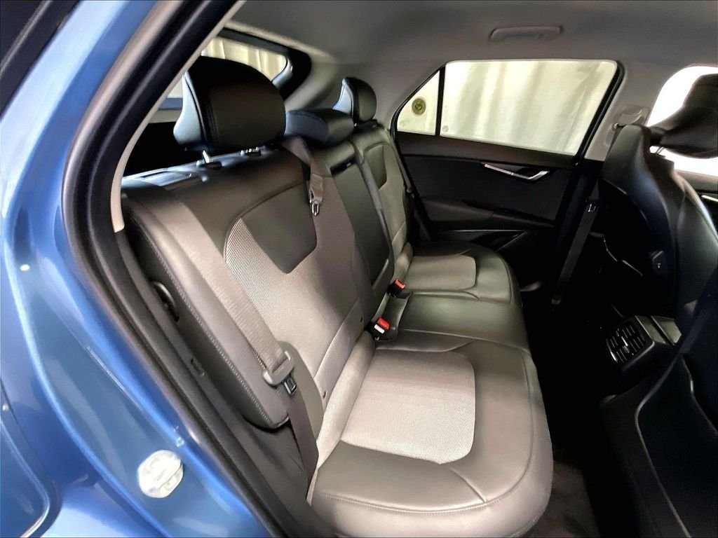 Used 2024 Blue Kia Wind image 16