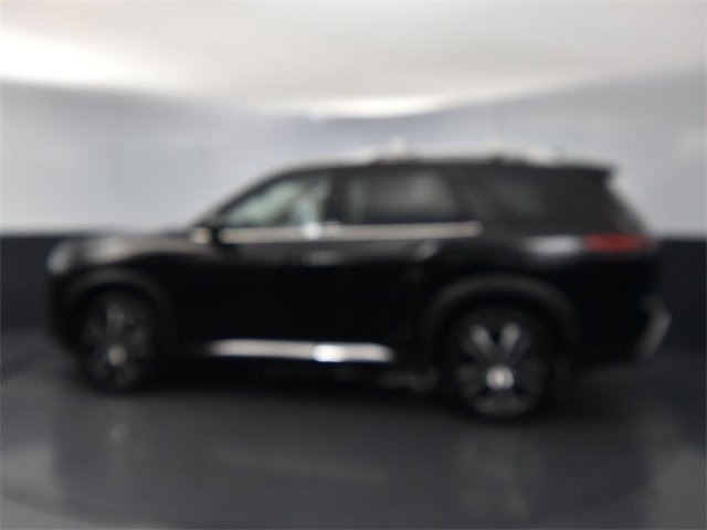 2023 Nissan Pathfinder Platinum photo 2