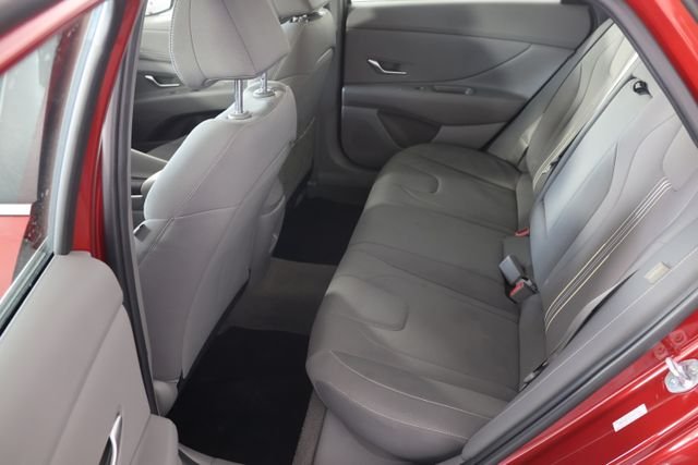 Used 2025 Red Hyundai SEL Convenience image 21