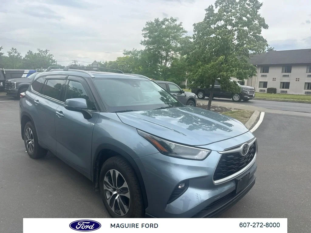Used 2022 Blue Toyota XLE image 1