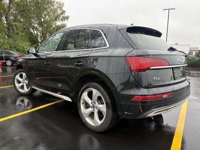 Used 2021 Mythos Black Metallic Audi Premium Plus image 11