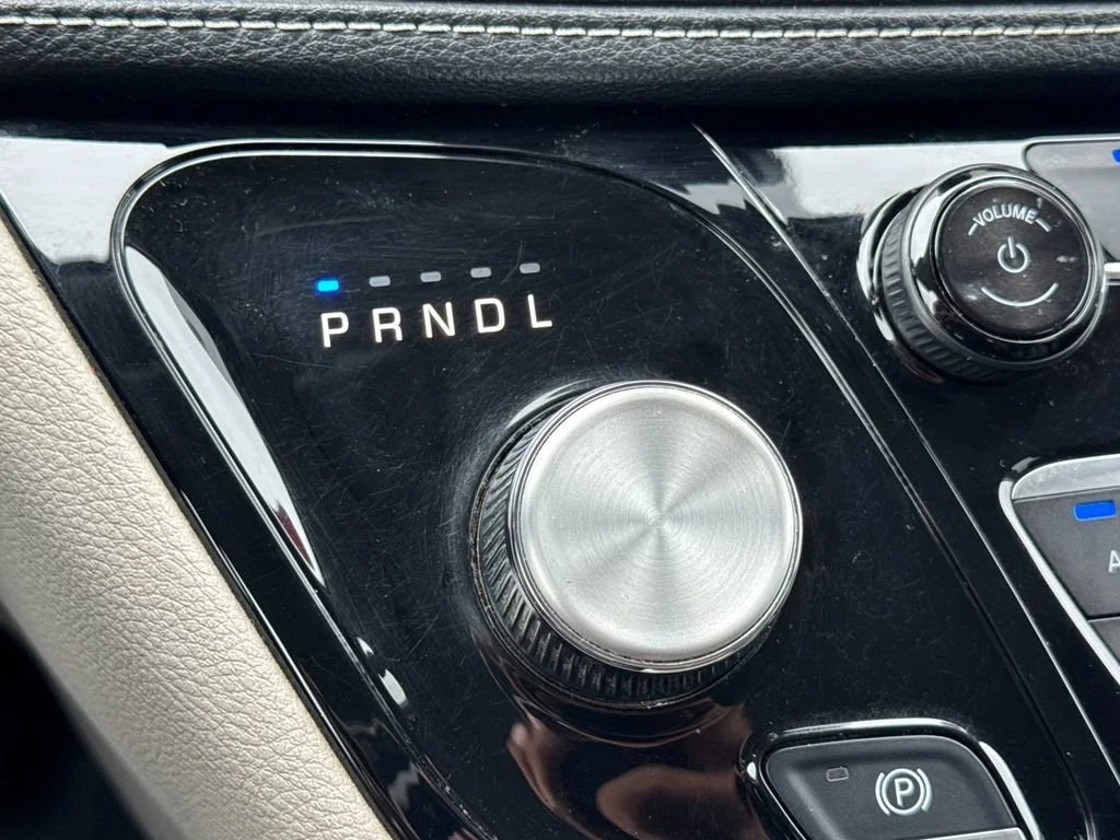 Used 2023  Chrysler Hybrid Touring L image 23