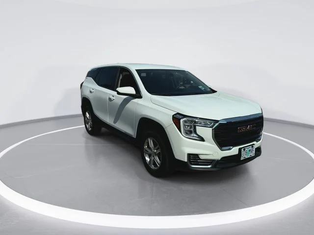 Used 2024 White GMC SLE image 3