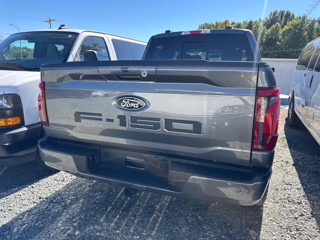 Used 2026 Gray Ford XLT image 3