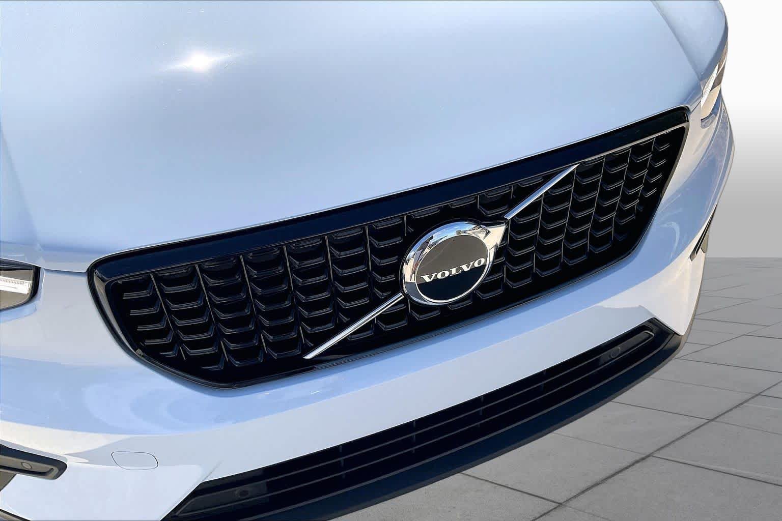 Used 2026 Cloud Blue Volvo Core image 31