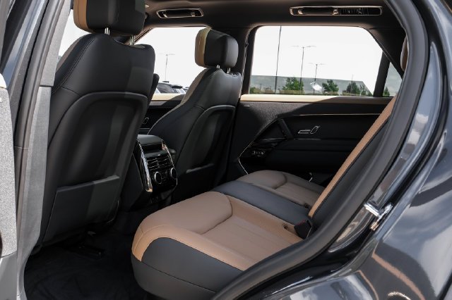 Used 2025 Gray Land Rover Dynamic SE image 33