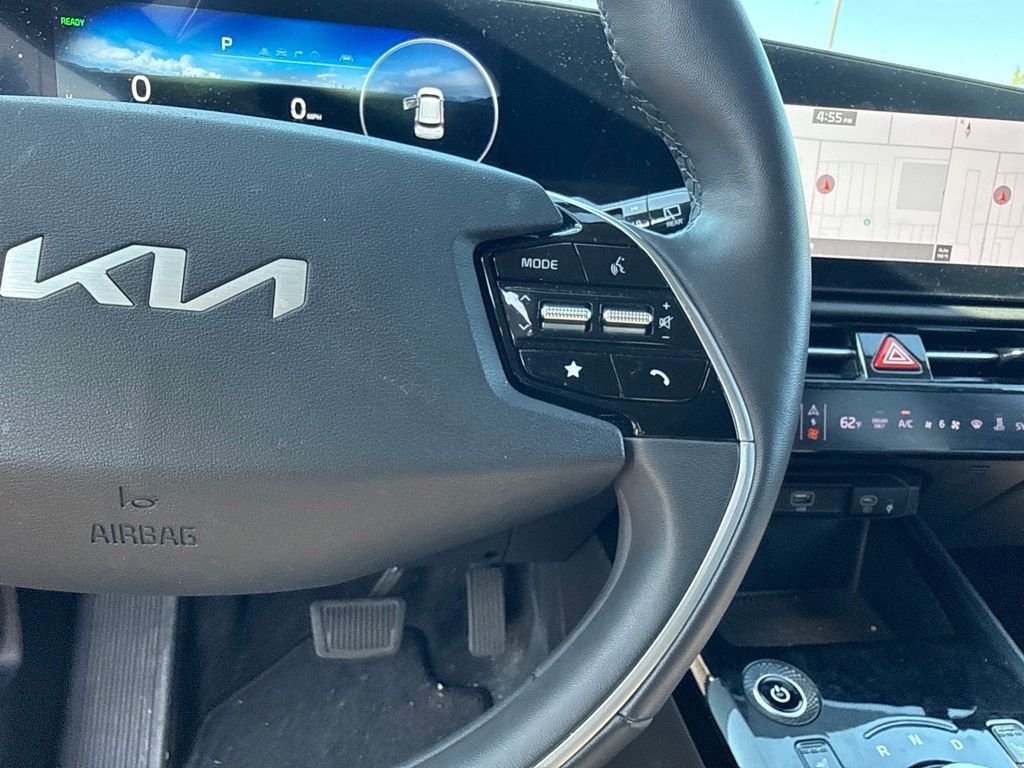Used 2023 Fire Orange Kia Wind image 12