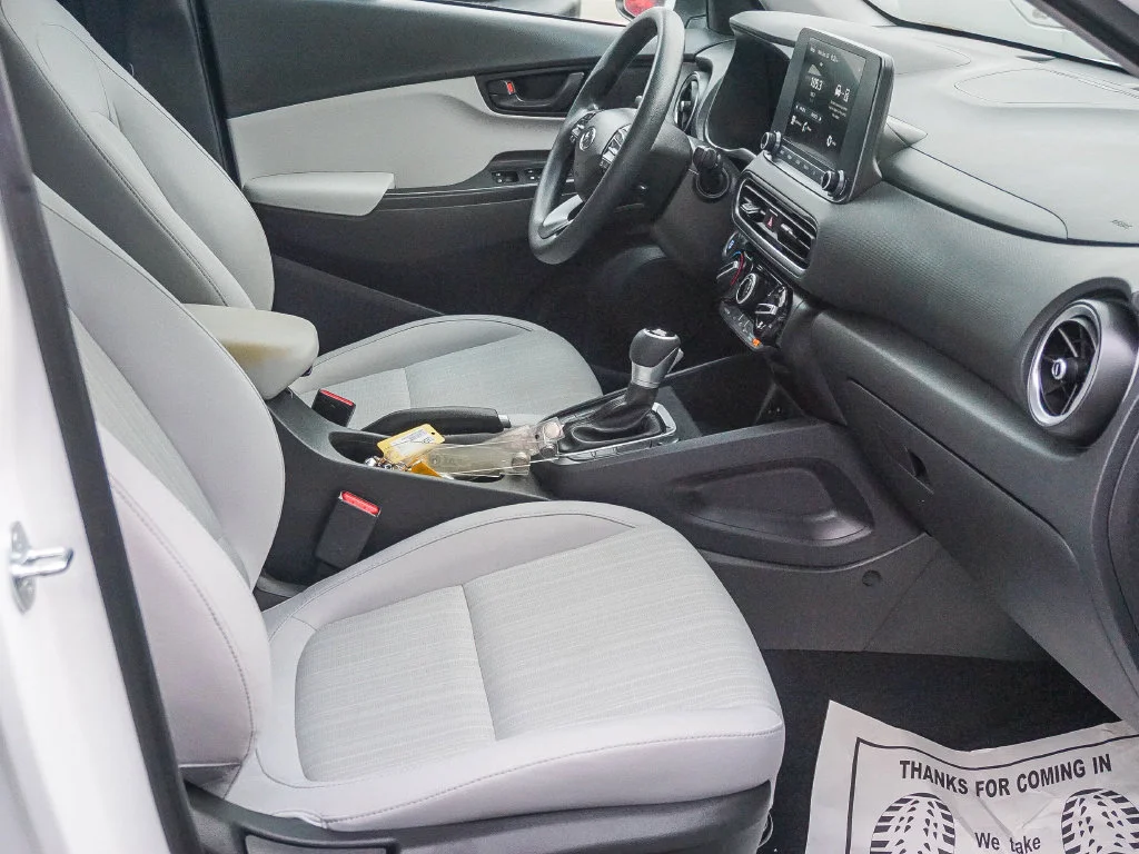 Used 2023 White Hyundai SEL image 13