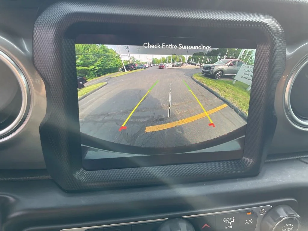 Used 2023 Black Jeep Sahara image 14