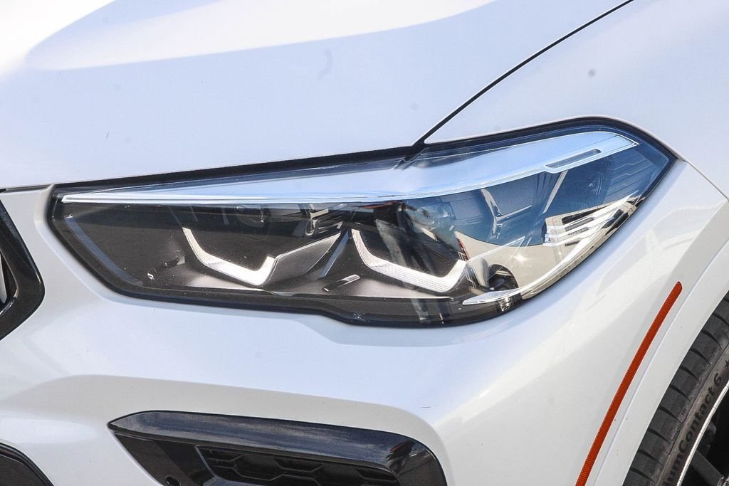 Used 2022 White Metallic BMW xDrive40i image 5