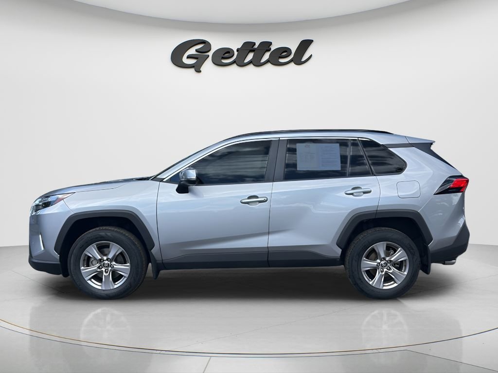 2025 Toyota RAV4 XLE - Photo 8