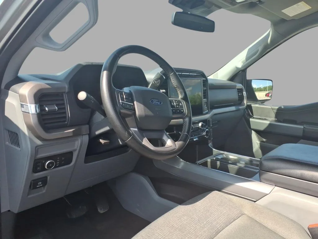 Used 2024 Silver Ford XLT image 15