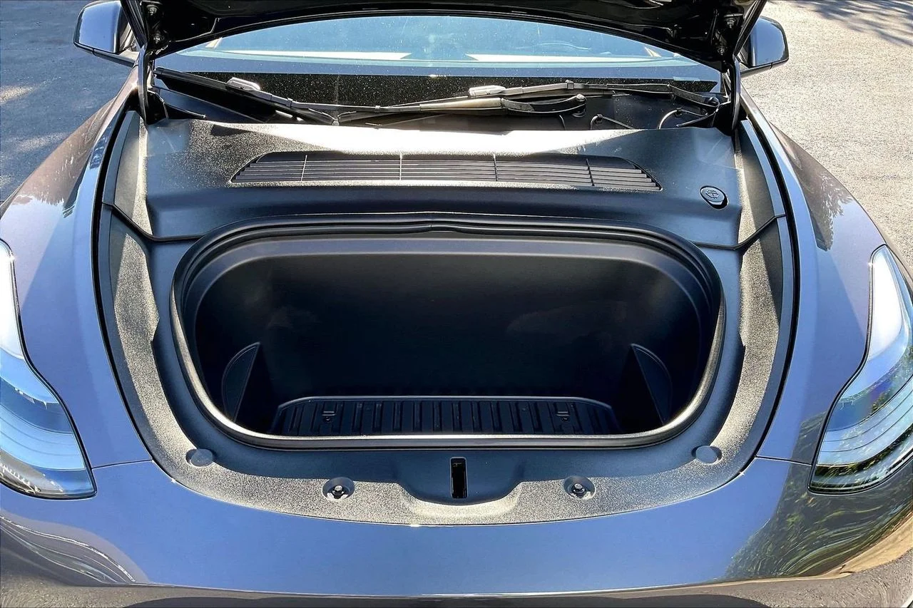 Used 2023  Tesla Long Range image 39