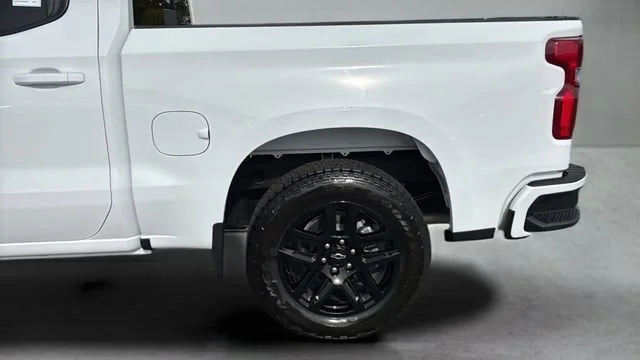 Used 2025 Summit White Chevrolet RST image 35
