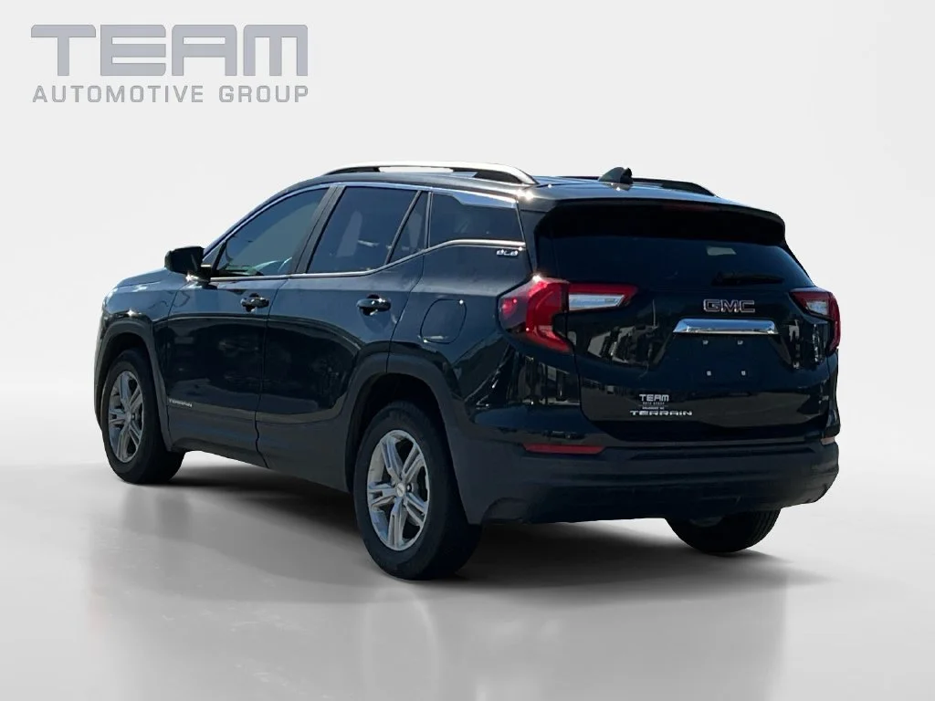 Used 2023 EBONY TWILIGHT METALLIC GMC SLE image 5