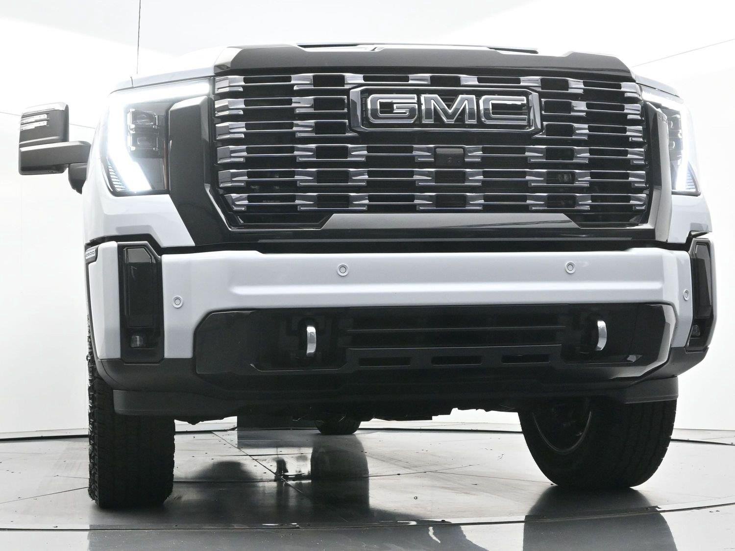 Used 2026 Glacier White Tricoat GMC Denali Ultimate image 49