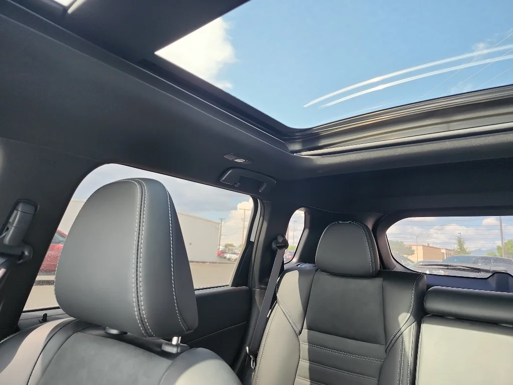 Used 2024 White Diamond Mitsubishi SE Black Edition w/Pano Roof image 33