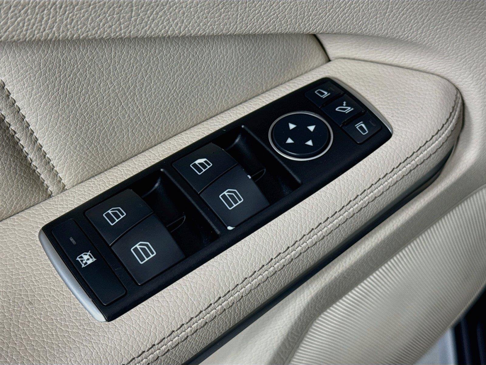Used 2015 Indigo Blue Metallic Mercedes-Benz E 350 Sport image 29