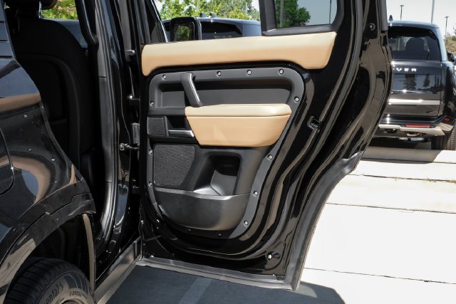 New 2026 Santorini Black Land Rover X image 42