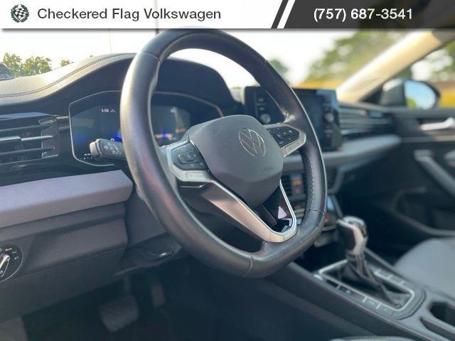 Used 2025 Platinum Gray Metallic Volkswagen 1.5T SE image 19