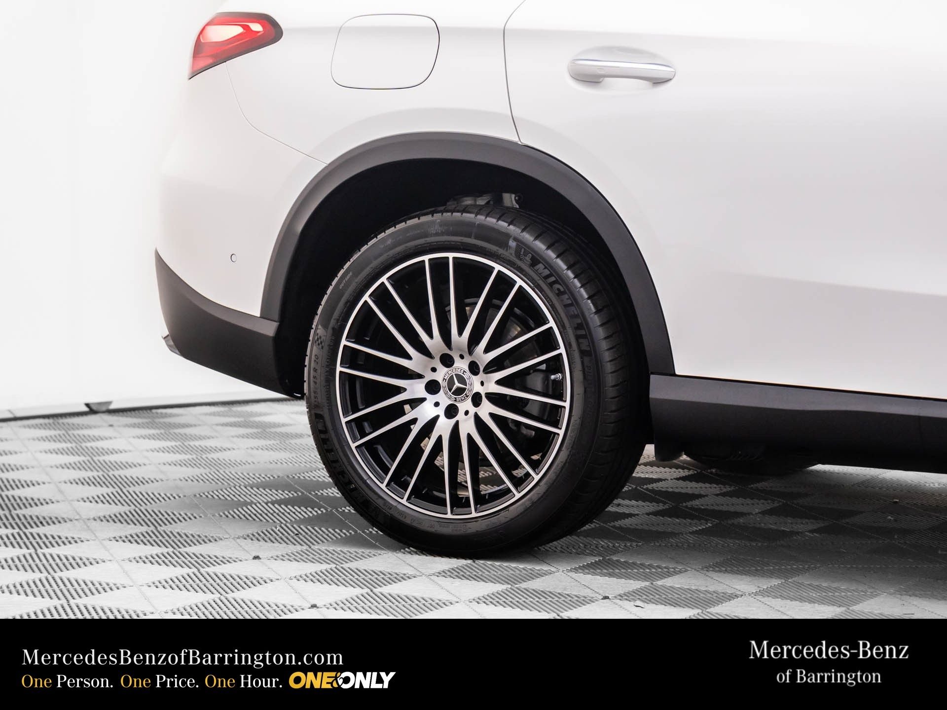 New 2026 Polar White Mercedes-Benz GLC 300 image 36