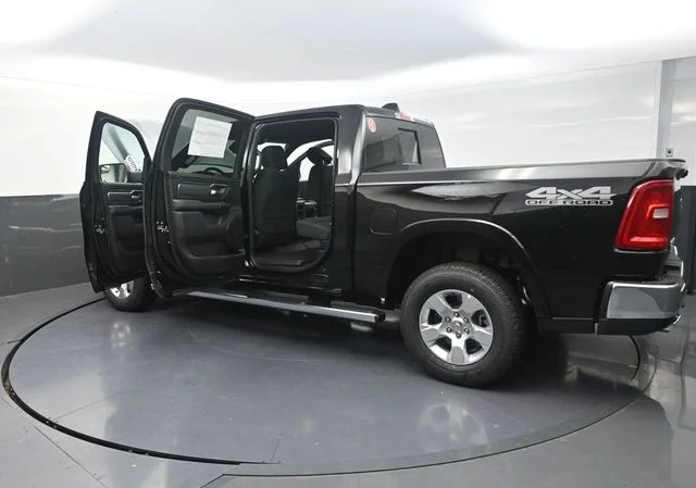 New 2027 Diamond Black Crystal Pearl-Coat Exterior Paint RAM Big Horn/Lone Star image 32