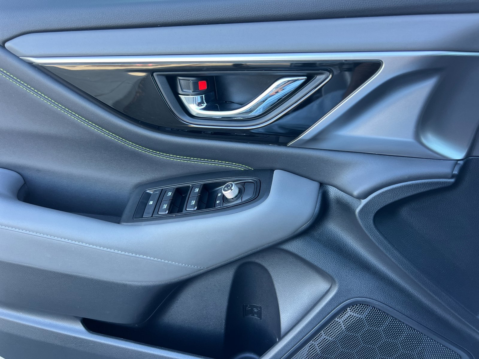 Used 2022 Ice Silver Metallic Subaru Onyx Edition XT image 10