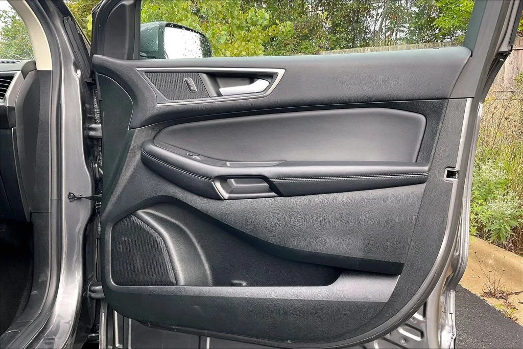 Used 2022 Gray Ford SEL image 24