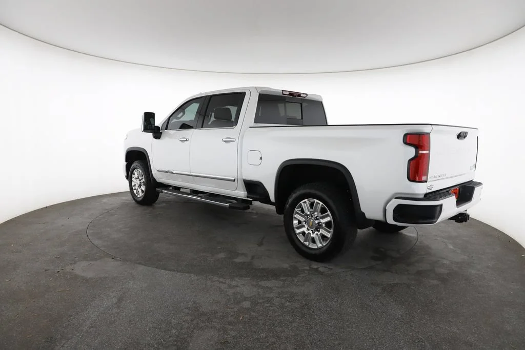 Certified Used 2025 Iridescent Pearl Tricoat Chevrolet High Country image 9