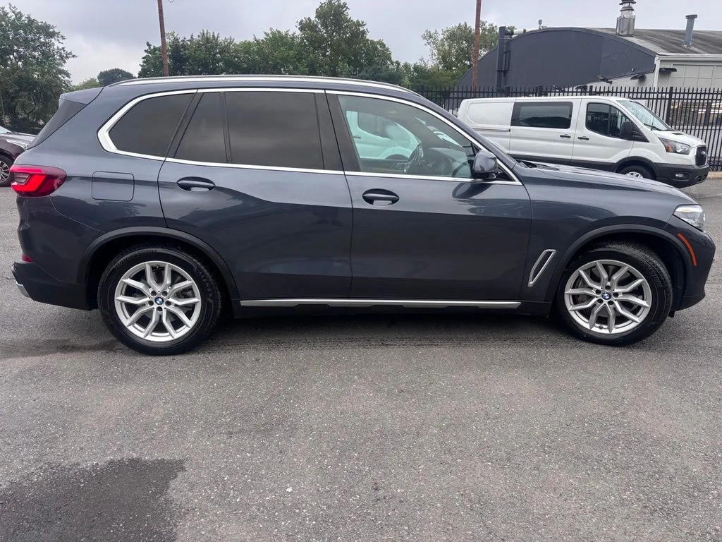 Used 2021 Gray BMW xDrive45e image 9