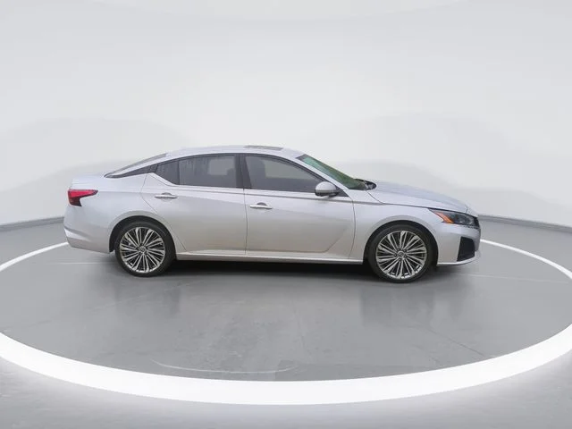 Used 2023 Silver Nissan 2.5 SL image 9