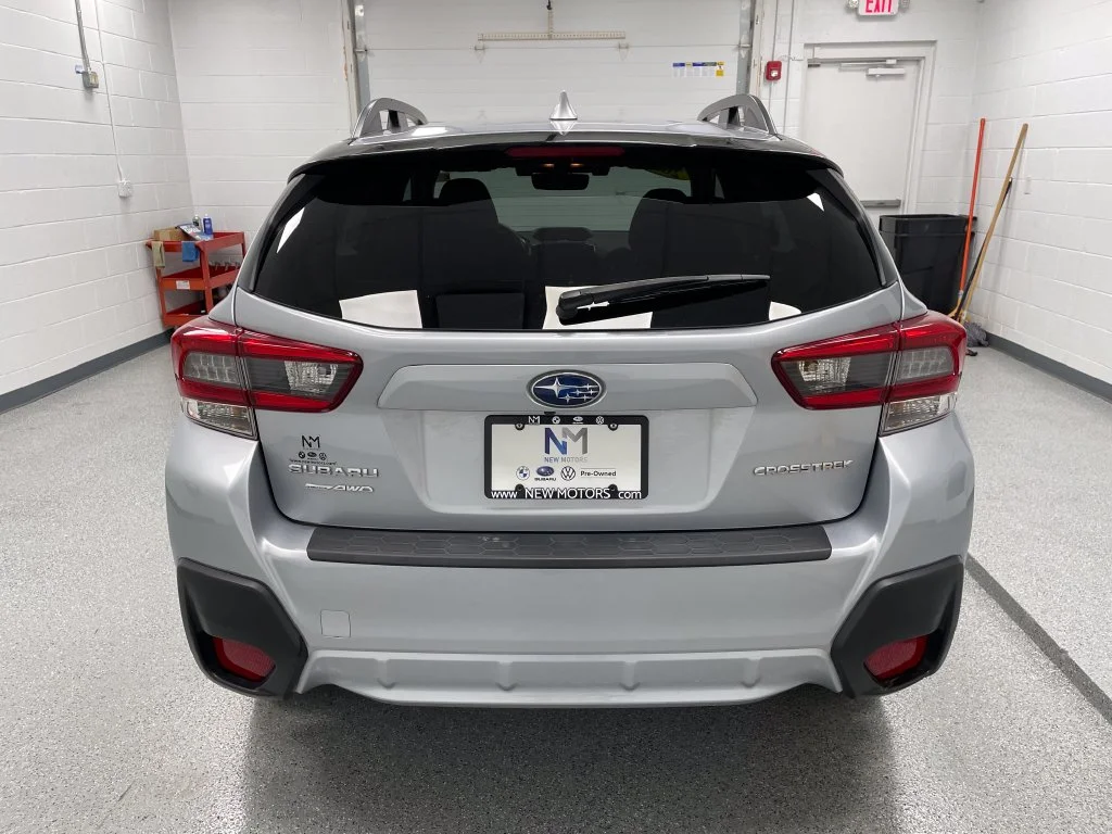 Used 2023 Ice Silver Metallic Subaru Premium image 9
