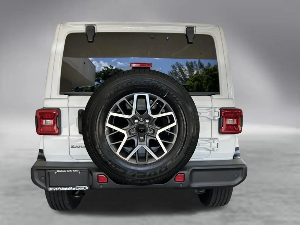 Used 2025 White Jeep Sahara image 34
