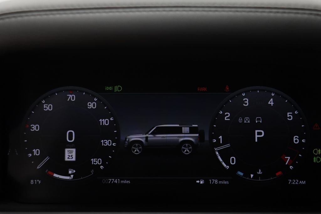 Certified Used 2025 White Land Rover X-Dynamic SE image 8