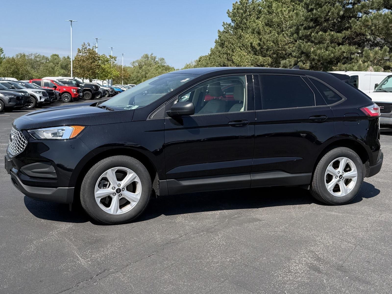 Used 2023 Agate Black Ford SE image 4