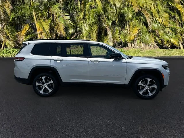 New 2026 Silver Zynith Exterior Paint Jeep Limited image 3