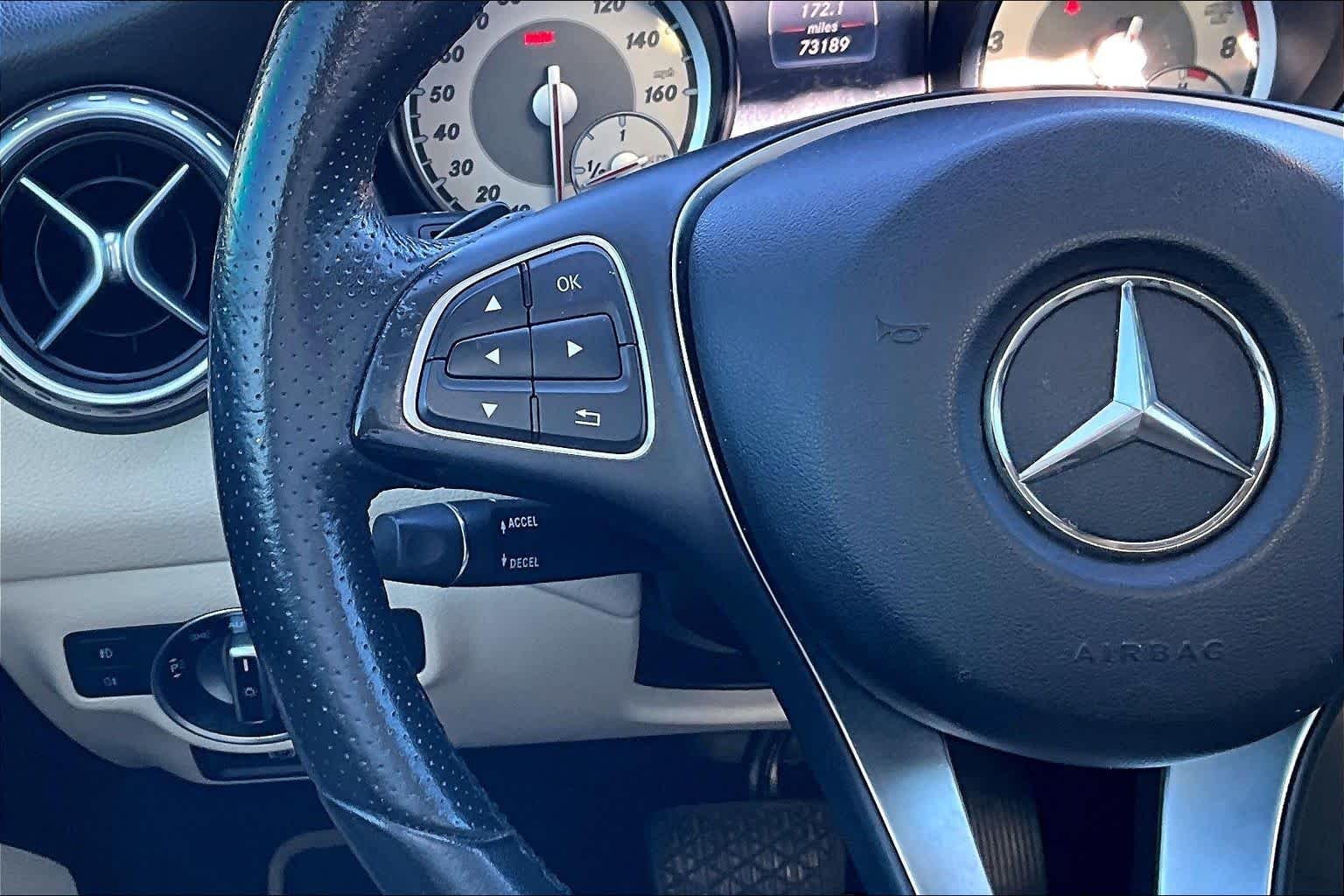 Used 2017 Cirrus White Mercedes-Benz GLA 250 image 24