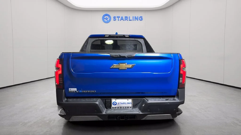 Used 2025 Riptide Blue Metallic Chevrolet LT - Extended Range image 7