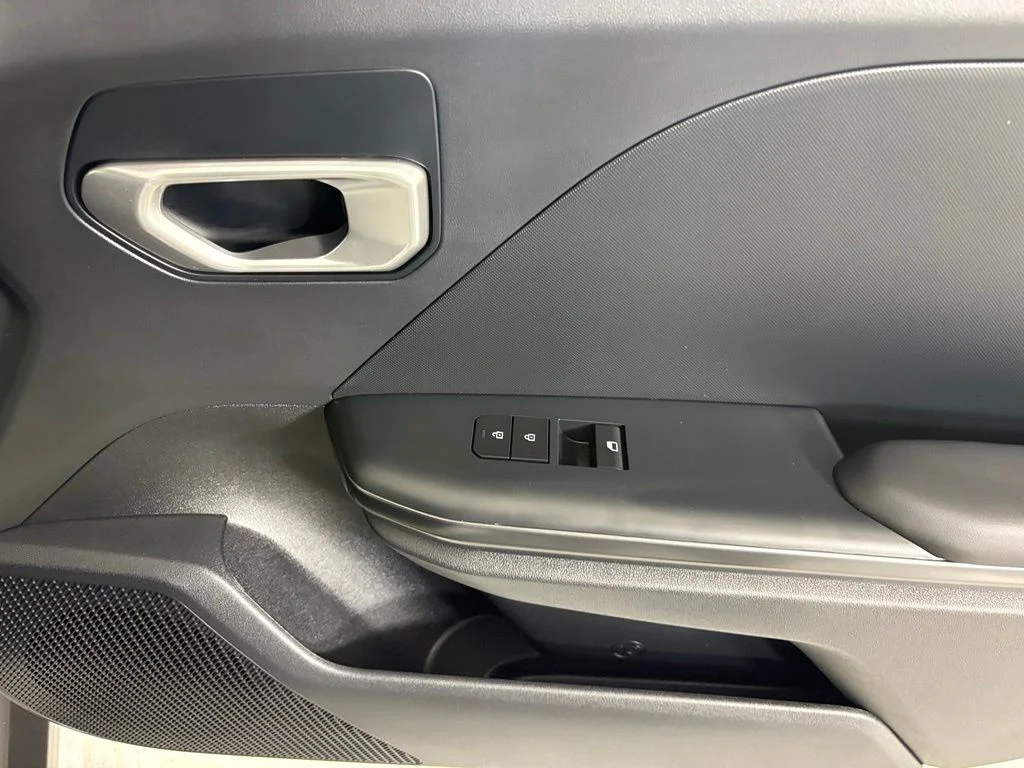 New 2026 Snow White Pearl Kia LXS image 12