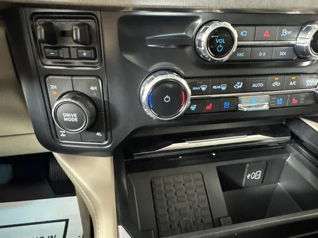 New 2026 Star White Metallic Tri-Coat Ford Platinum image 15