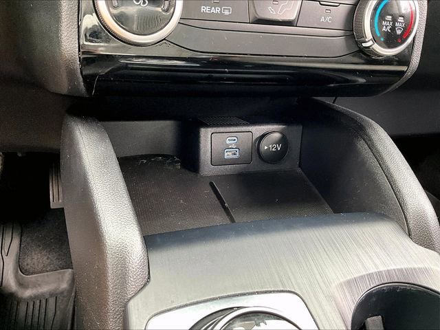 Used 2022 Oxford White Ford SE image 27