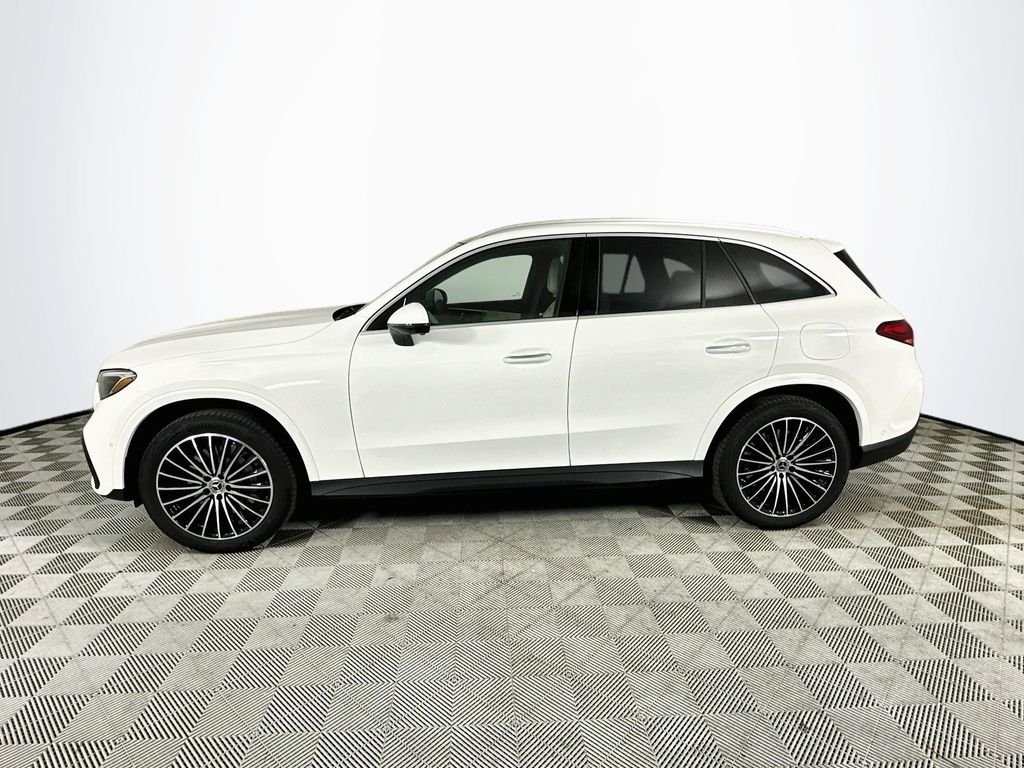 New 2027 Polar White Mercedes-Benz GLC 350e image 4