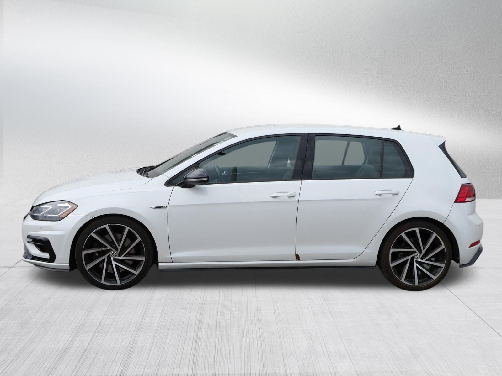 Used 2018 Oryx White Pearl Metallic Volkswagen HB W/DCC/ image 4